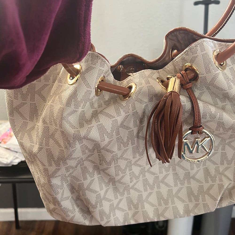 Micheal kors purse